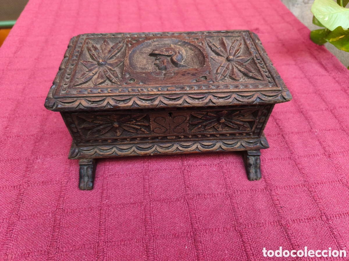 Antig&uuml;edades: CAJA ANTIGUA DE MADERA TALLADA ESTILO&iquest; BARROCA O RENACENTISTA? DE MITAD DEL SIGLO PASADO? JOYERO....