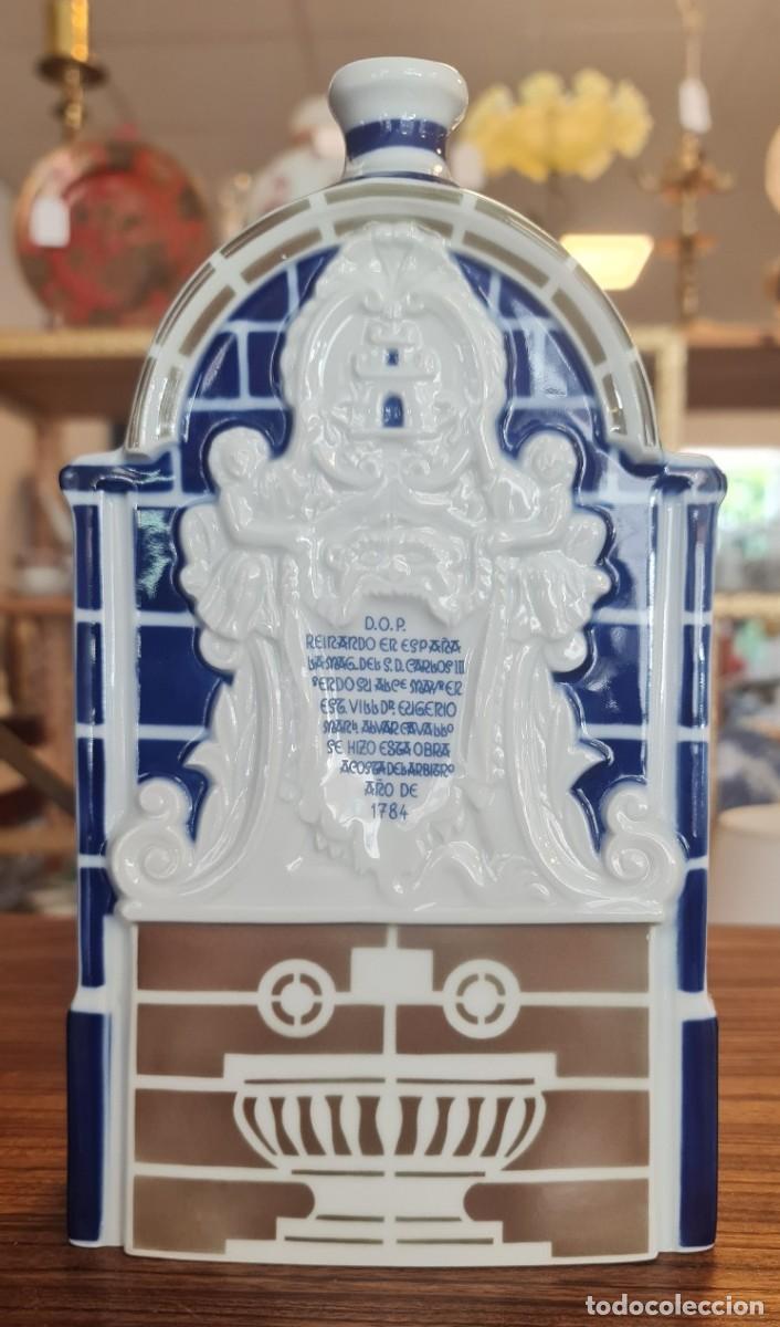 Antig&uuml;edades: Botella o Fuente Sargadelos &rdquo;Fonte de San Roque&rdquo; Ferrol, edici&oacute;n numerada 2/1000