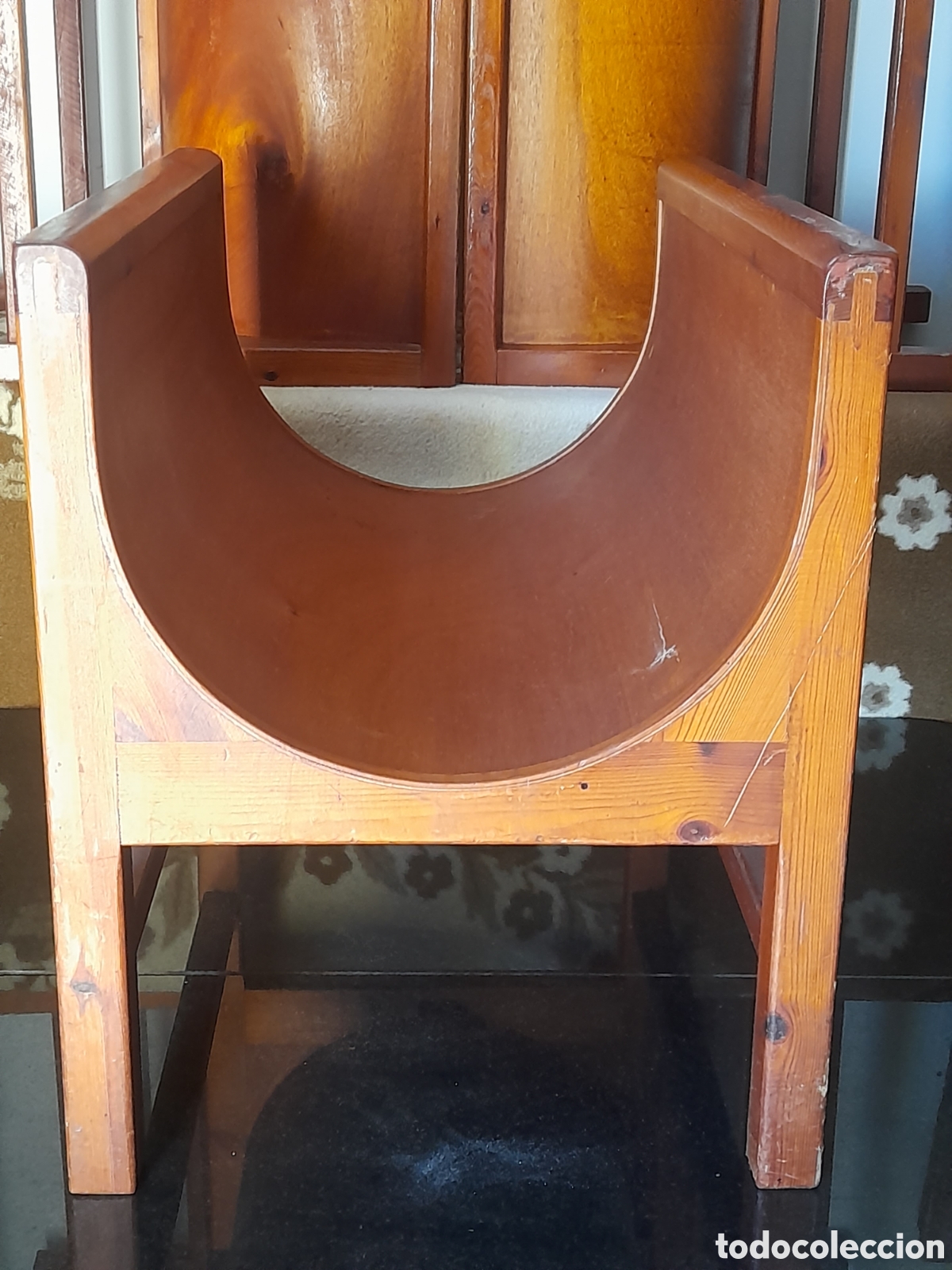 Antiquit&auml;ten: Revistero de madera de pino curvada , estilo Art Dec&oacute;, a&ntilde;os 50.