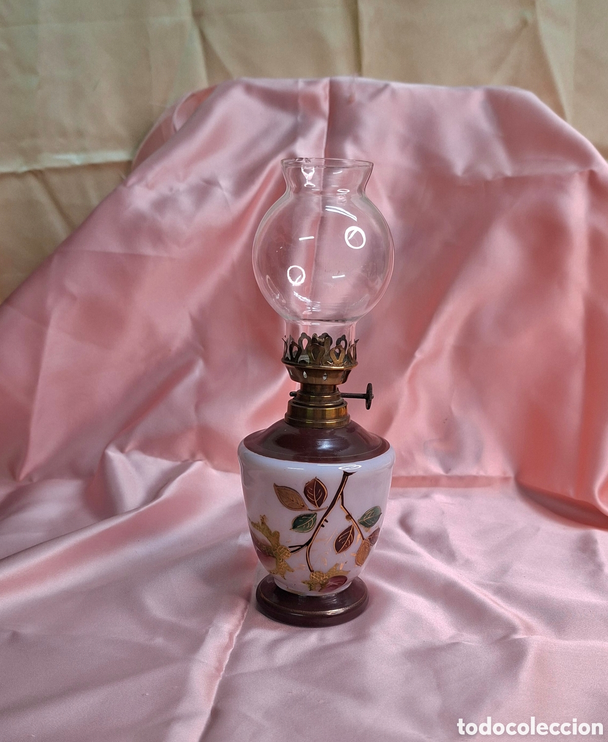 Antig&uuml;edades: Quinqu&eacute; de opalina con detalles en lat&oacute;n dorado - Foto 1