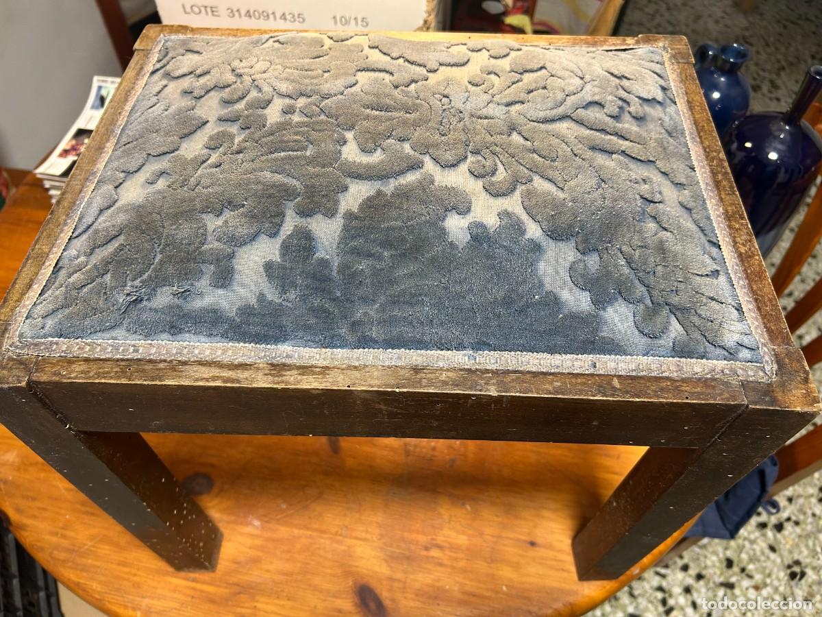 Antig&uuml;edades: reposapies de madera y tela, banqueta, reposa pies, vintage