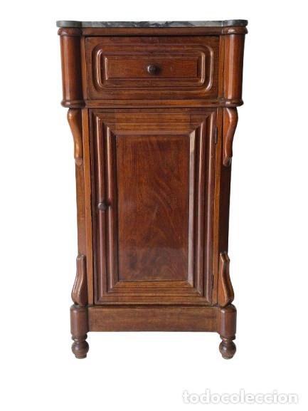 Antig&uuml;edades: Bonita Mesita de Noche Isabelina (Ditada) - Madera de Caoba - Sobre de M&aacute;rmol - S.XIX