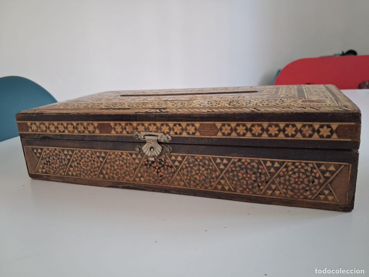 Antig&uuml;edades: Funda caja pa&ntilde;uelos taracea antigua