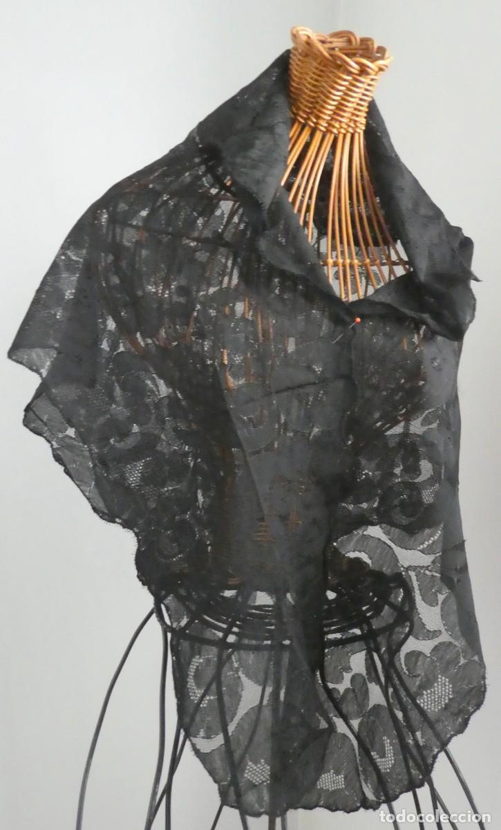 Antig&uuml;edades: ANTIGUA MANTILLA DE ENCAJE PRIMERA MITAD S.XX