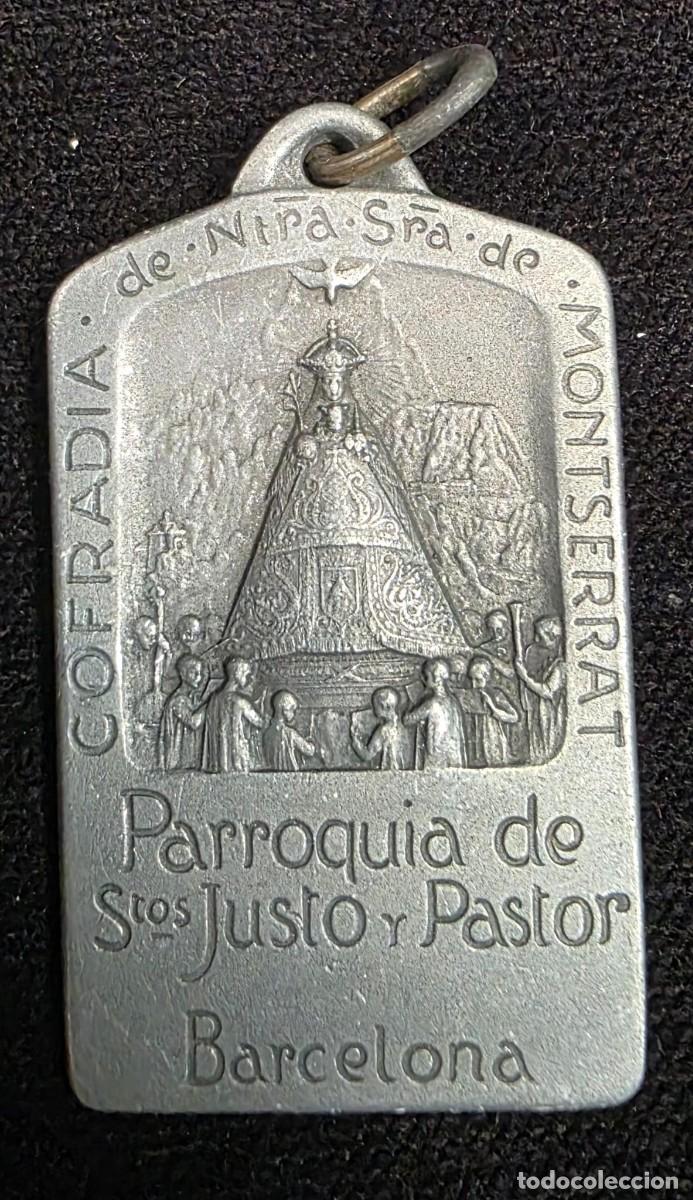 Antig&uuml;edades: Medalla religiosa antigua Cofrad&iacute;a de Nuestra Se&ntilde;ora de Montserrat &ndash; Parroquia Santos Justo y Pastor