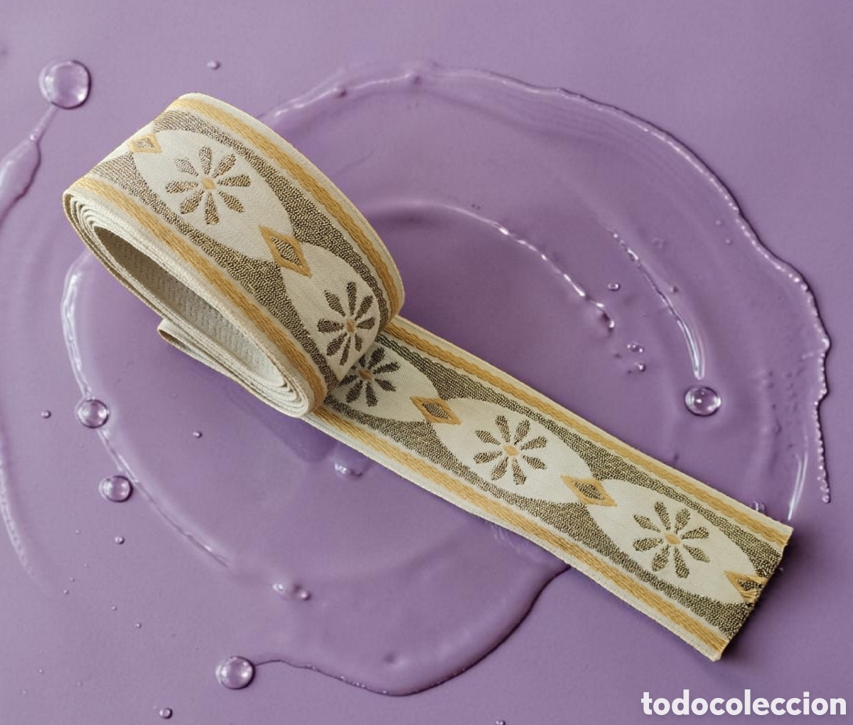 Antig&uuml;edades: :::: A43 - TIRA PASAMANERIA CON HILO DORADO - 2 M. X 5 CM. DE ANCHO