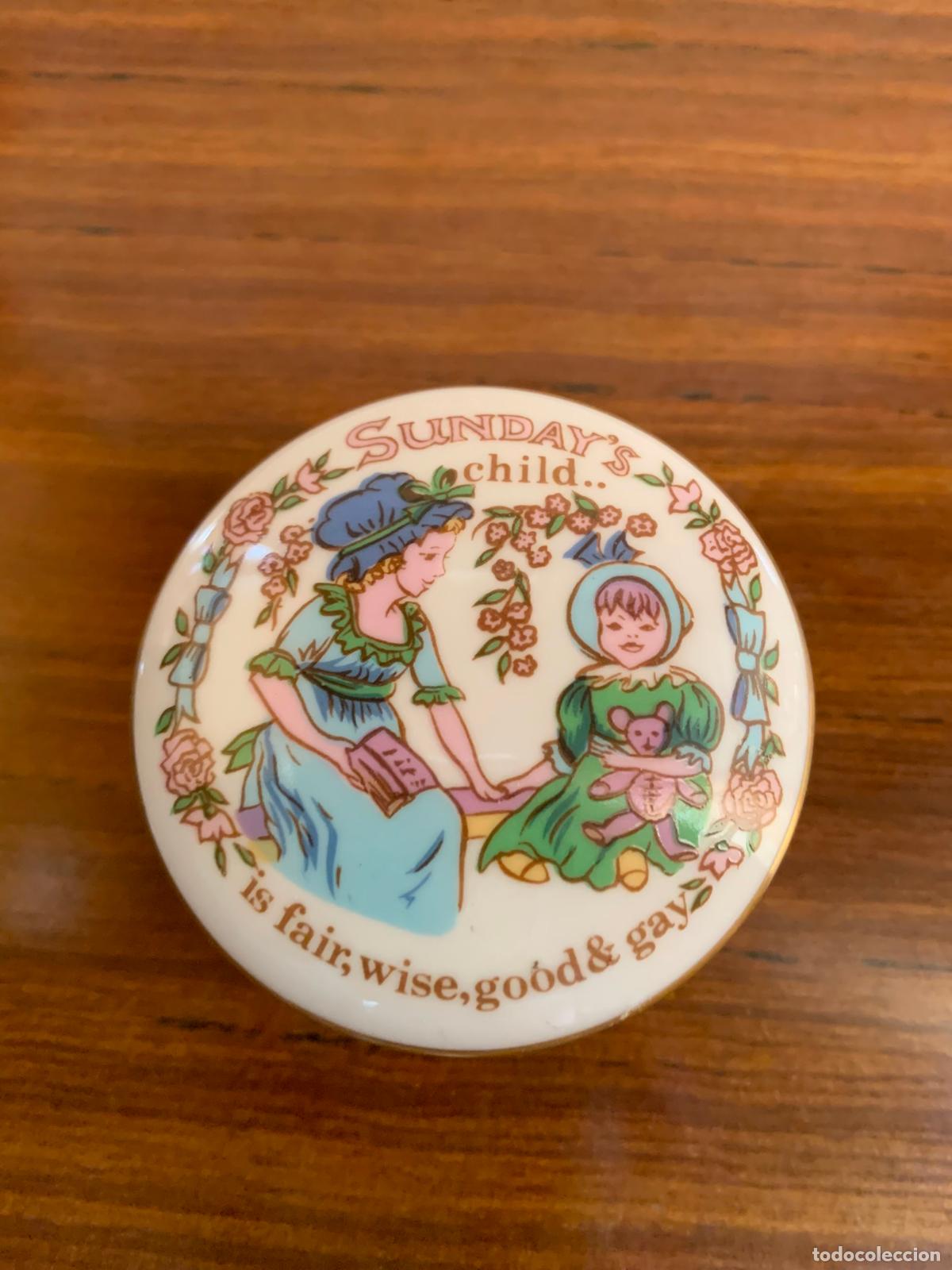 Antig&uuml;edades: Miniatura / Pastillero de Porcelana - Decoraci&oacute;n Ramillete Floral - Caverswall