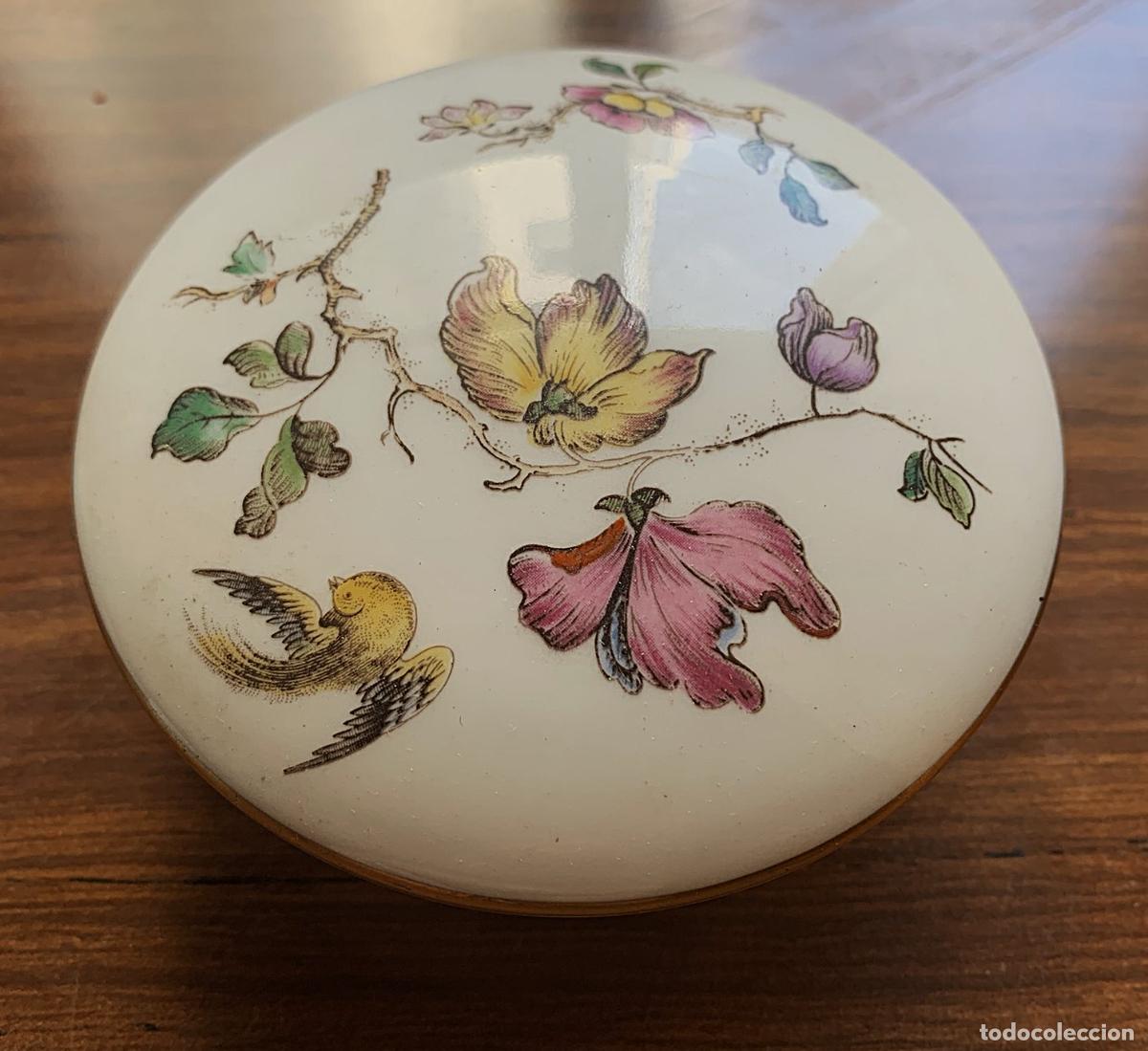 Antig&uuml;edades: Joyero Wedgwood Swallow - Porcelana Bone China - Made in England - 10,5 cm - Wedgwood