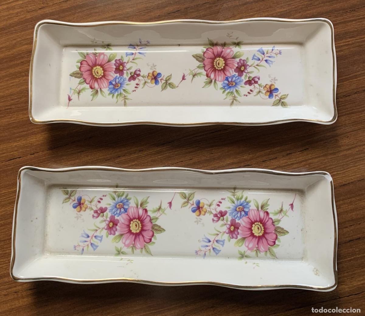 Antig&uuml;edades: Pareja de Bandejas Alargadas - Astbury - Fine Bone China - Motivo Floral y Filo de Oro - Astbury