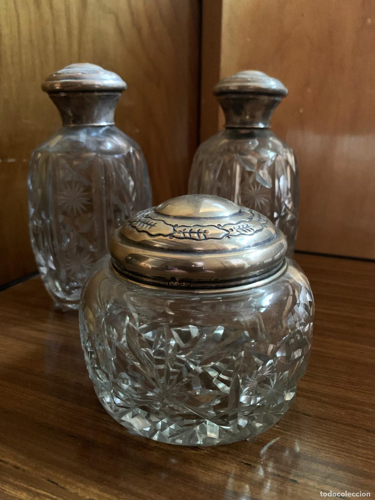 Antig&uuml;edades: Conjunto de tocador vintage - 3 piezas cristal tallado y plata - Pesos y medidas detallados - An&oacute;nim