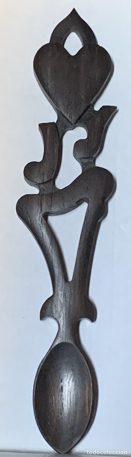 Antig&uuml;edades: Cuchara de la Amistad Galesa (Lovespoon) - Madera tallada a mano - 27,5x6 cm - 44gr - Artesan&iacute;a Gale