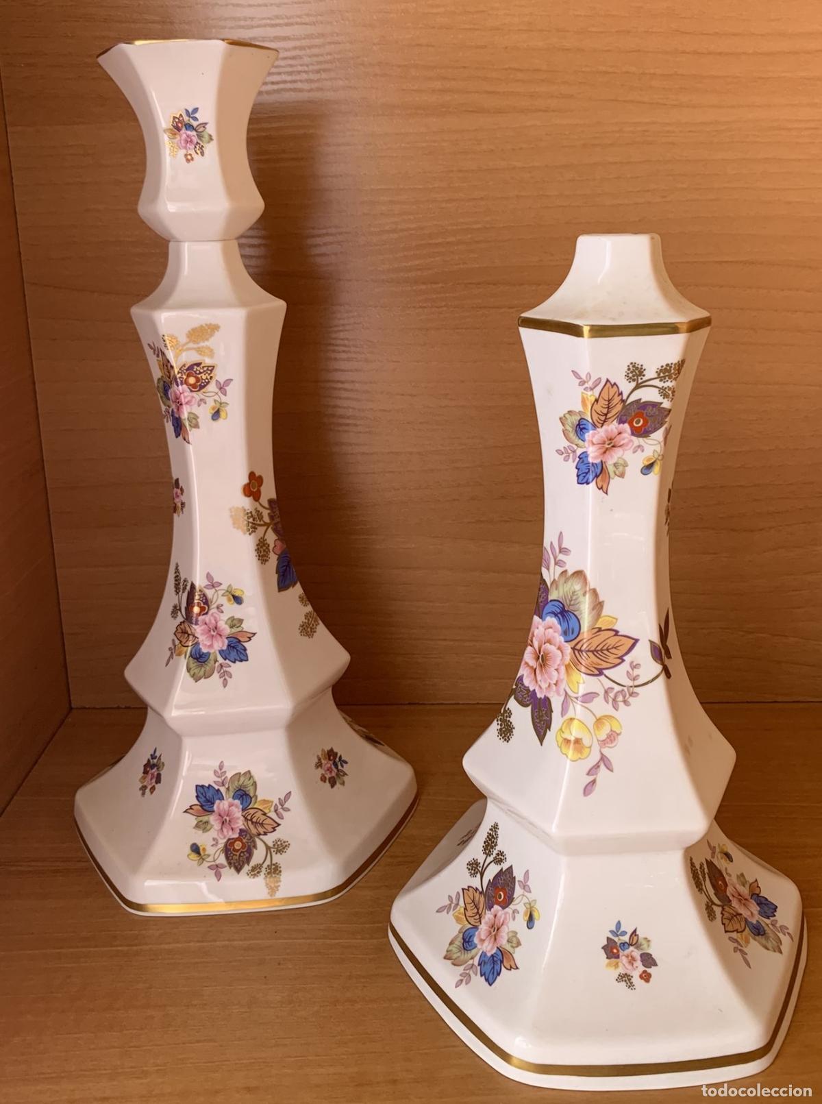 Antig&uuml;edades: Pareja de Candelabros Octogonales en Porcelana Fina Rhapsody - Decoraci&oacute;n Floral y Filo de Oro - Vin