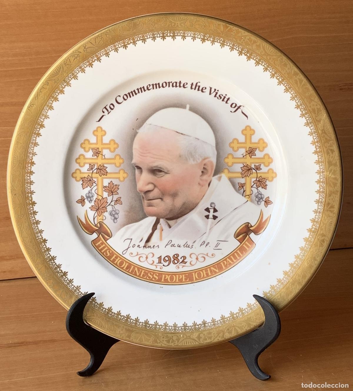 Antig&uuml;edades: Plato Conmemorativo de Porcelana - Visita de S.S. Juan Pablo II (1982) - Firma Impresa y Borde de Or