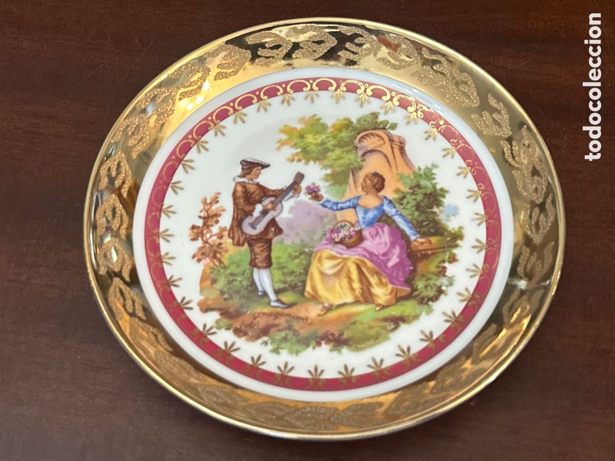 Antig&uuml;edades: PRECIOSO PLATO DECORATIVO PARA COLGAR CON ESCEVA ROMANTICA &iquest; LIMOGES ?