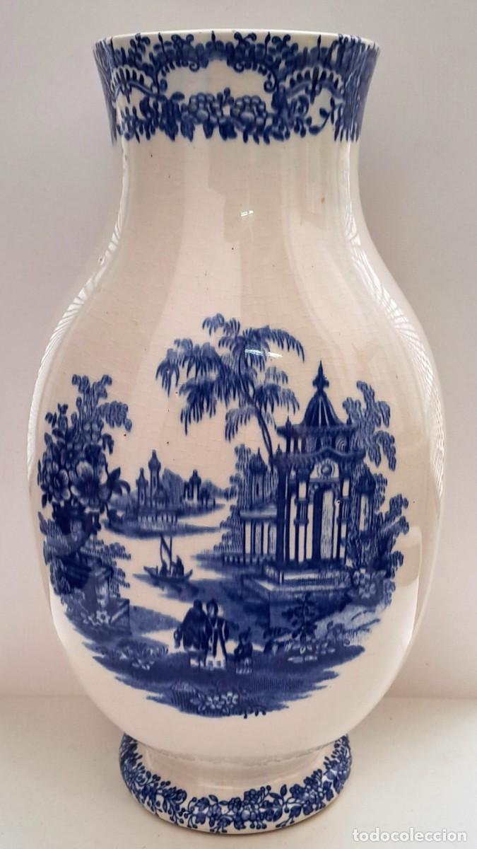Antig&uuml;edades: JARRON DE CERAMICA CLASICO CON DISE&Ntilde;O PAISAJISTICO DE LA CARTUJA DE SEVILLA. JARRON-08