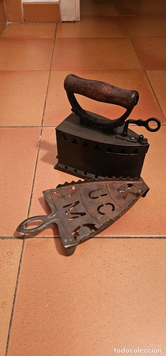 Antig&uuml;edades: Precios plancha de carbon con soporte
