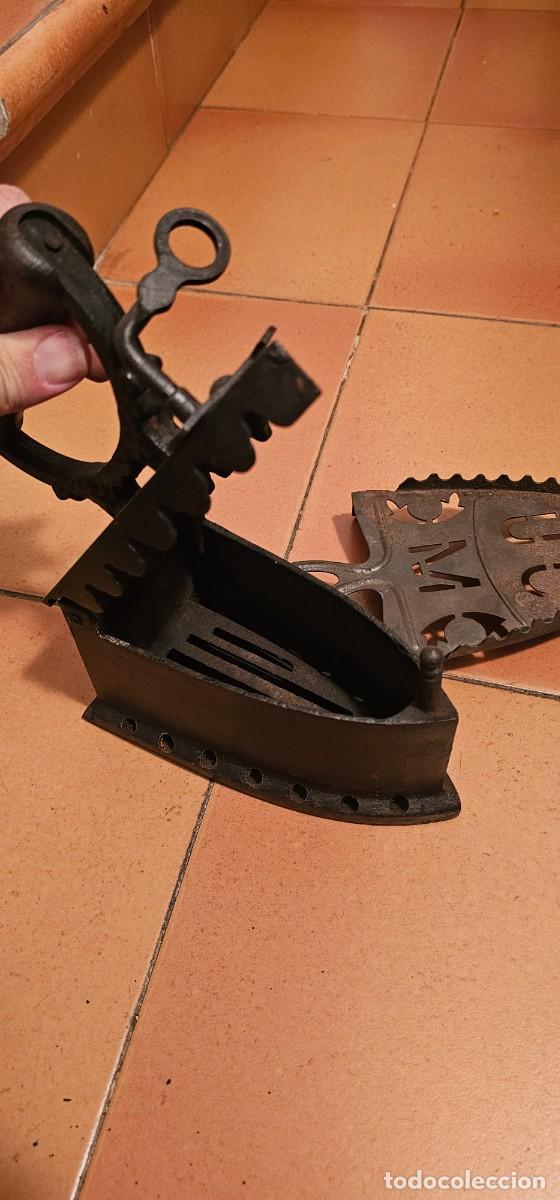Antig&uuml;edades: Preciosa plancha de carbon con soporte - Foto 6