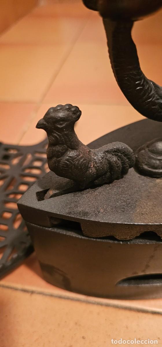Antig&uuml;edades: Espectacular plancha de carbon con soporte - Foto 2