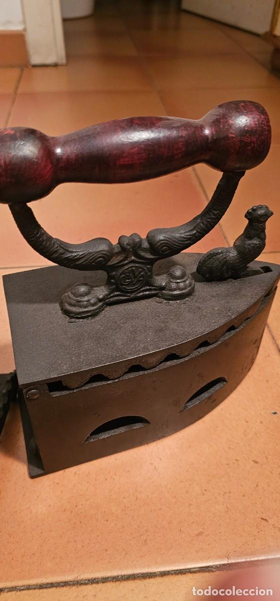 Antig&uuml;edades: Espectacular plancha de carbon con soporte - Foto 4