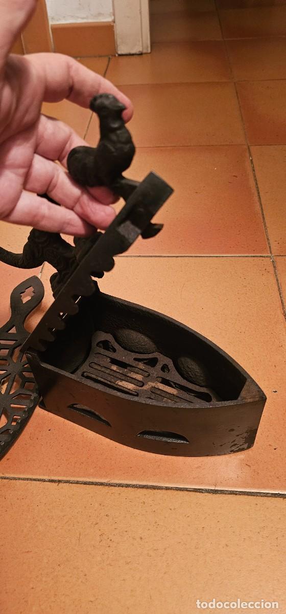 Antig&uuml;edades: Espectacular plancha de carbon con soporte - Foto 5
