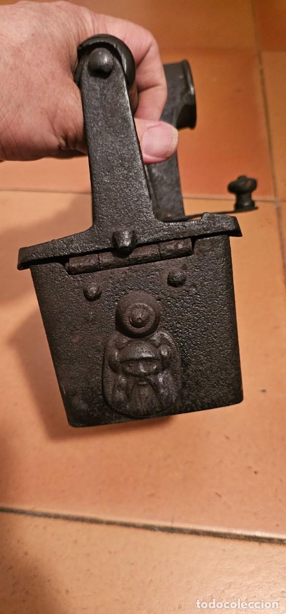 Antig&uuml;edades: Espectacular plancha de carbon con soporte - Foto 3