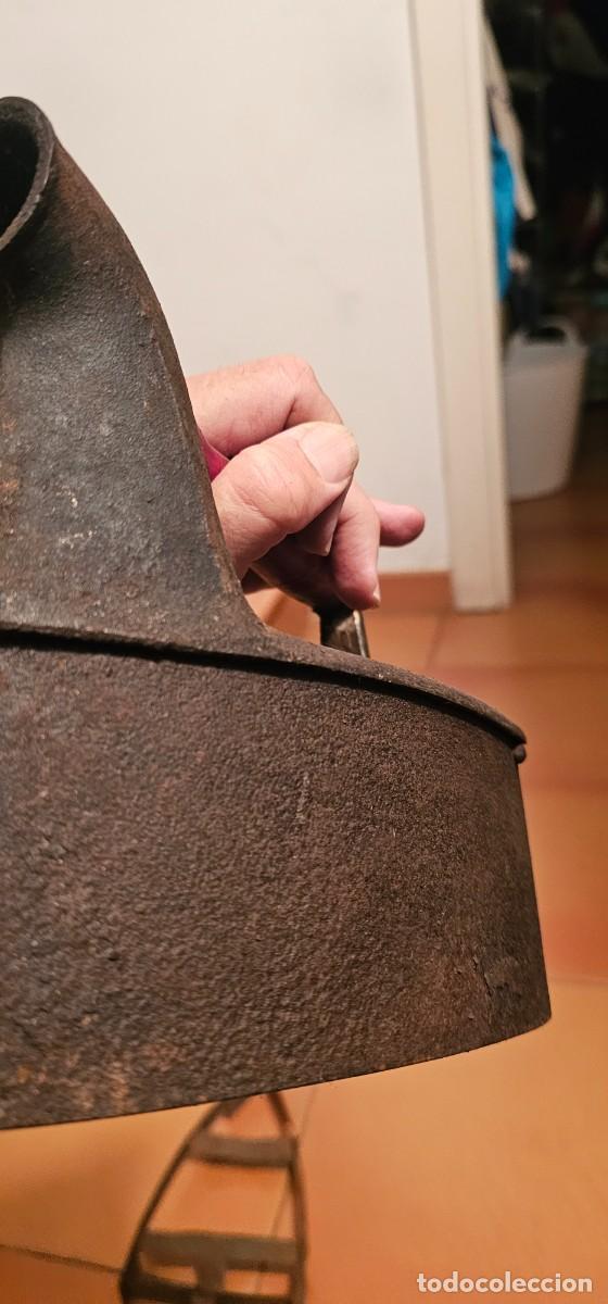 Antig&uuml;edades: Espectacular plancha de carbon con soporte - Foto 4