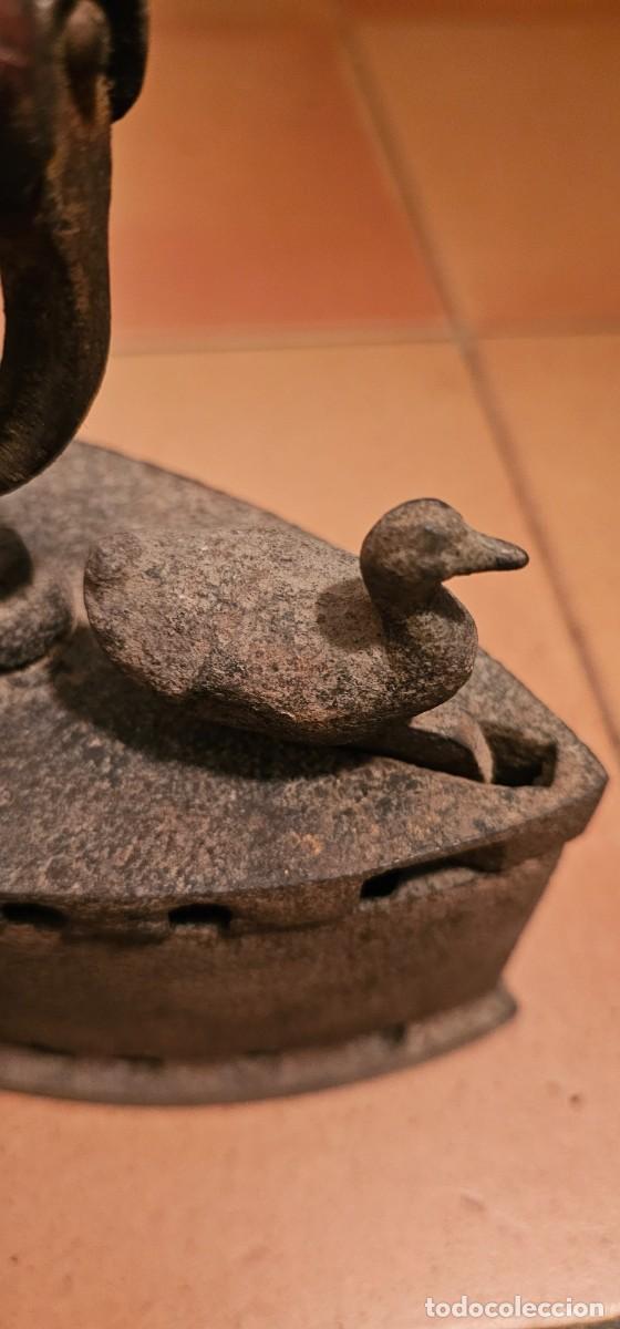 Antig&uuml;edades: Espectacular plancha de carbon con soporte - Foto 2