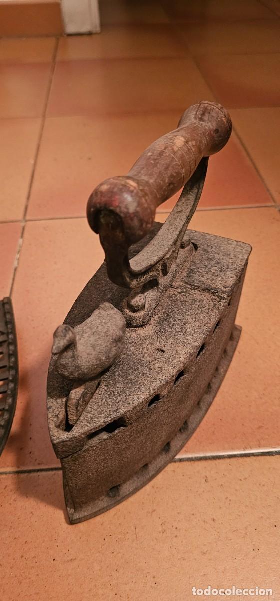 Antig&uuml;edades: Espectacular plancha de carbon con soporte - Foto 5