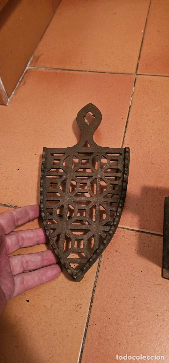 Antig&uuml;edades: Espectacular plancha de carbon con soporte - Foto 7