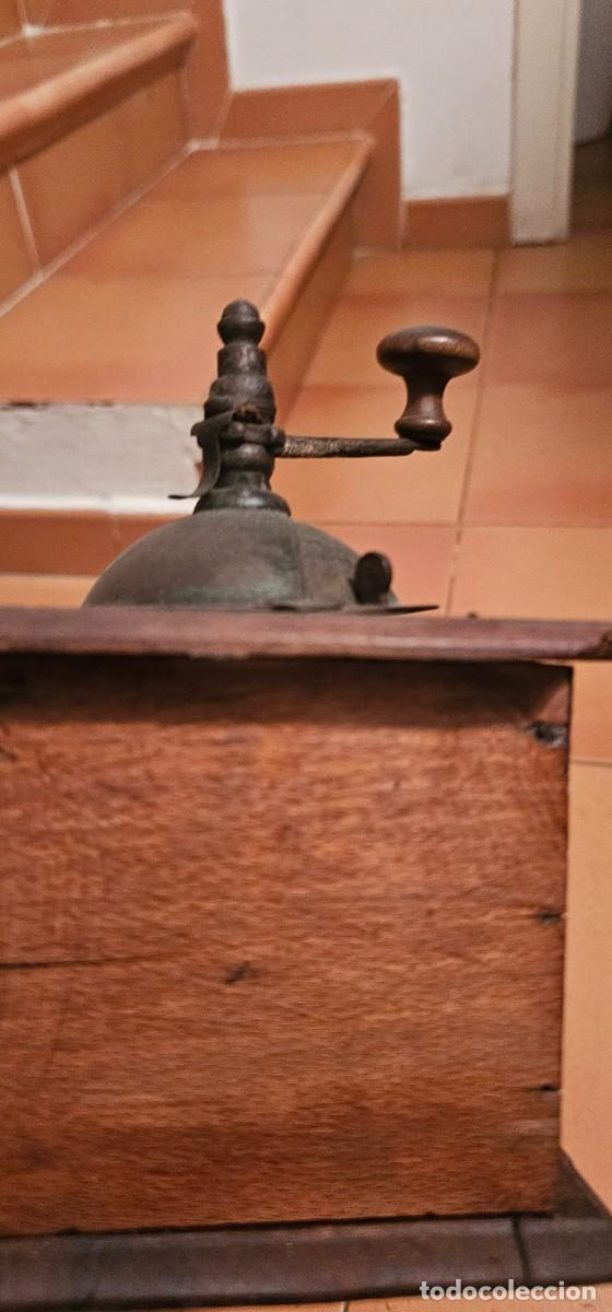 Antig&uuml;edades: Muy antiguo molinillo de cafe hierro y madera - Foto 3