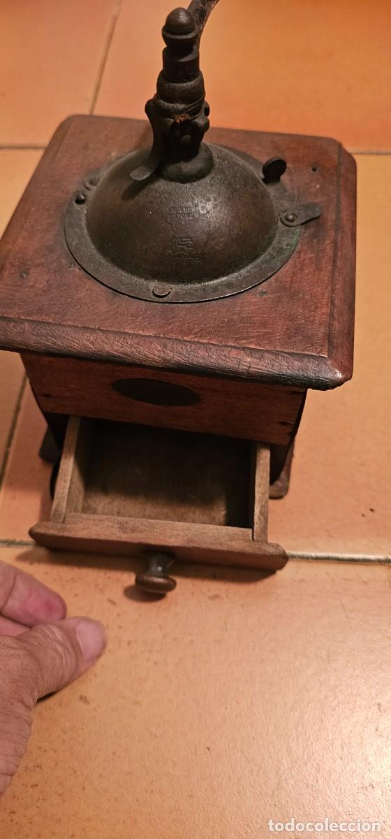 Antig&uuml;edades: Muy antiguo molinillo de cafe hierro y madera - Foto 4