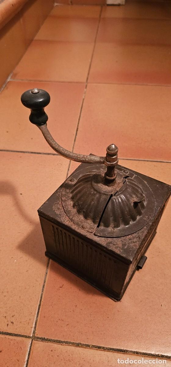 Antig&uuml;edades: Muy antiguo molinillo de cafe hierro - Foto 2