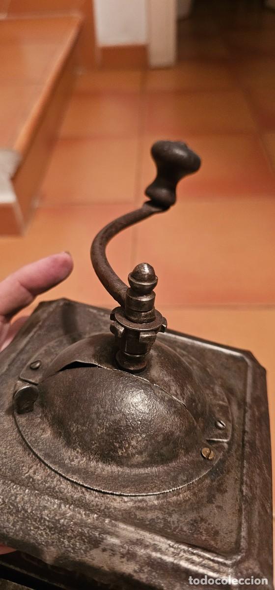 Antig&uuml;edades: Muy antiguo molinillo de cafe hierro - Foto 3