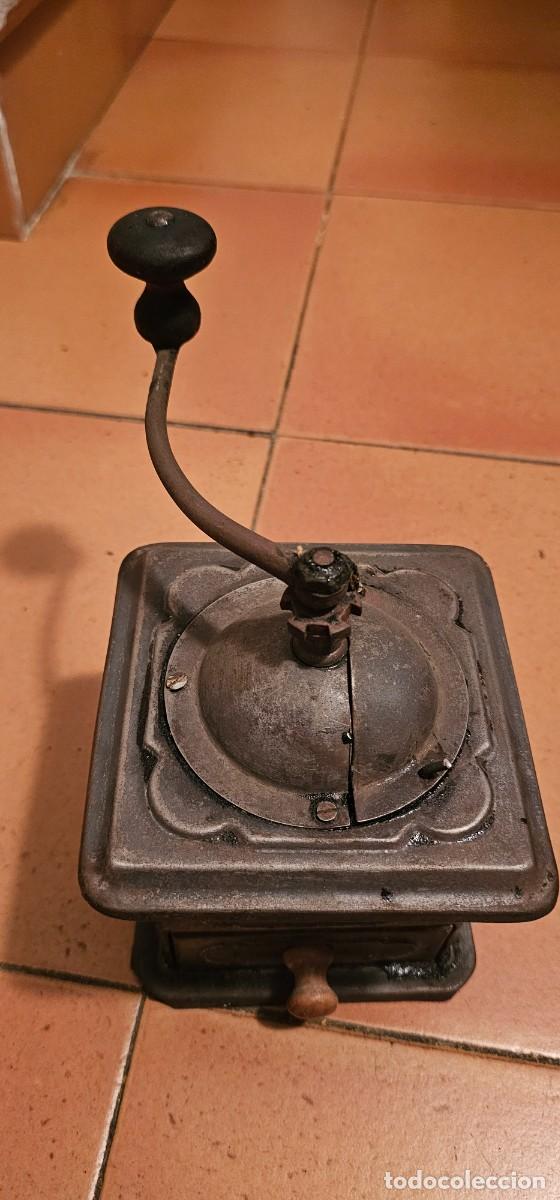 Antig&uuml;edades: Muy antiguo molinillo de cafe hierro