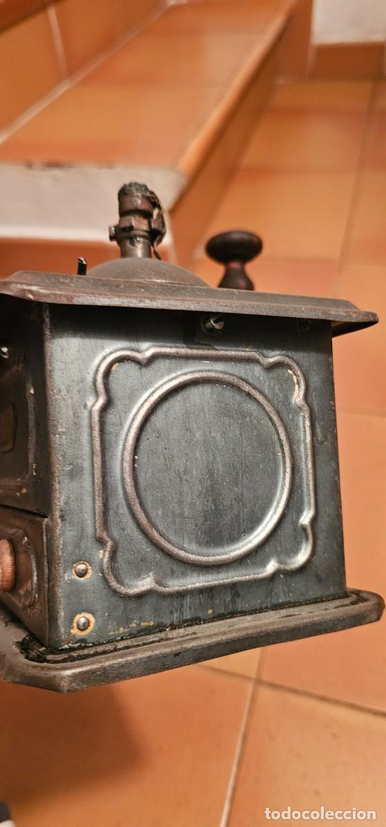 Antig&uuml;edades: Muy antiguo molinillo de cafe hierro - Foto 3