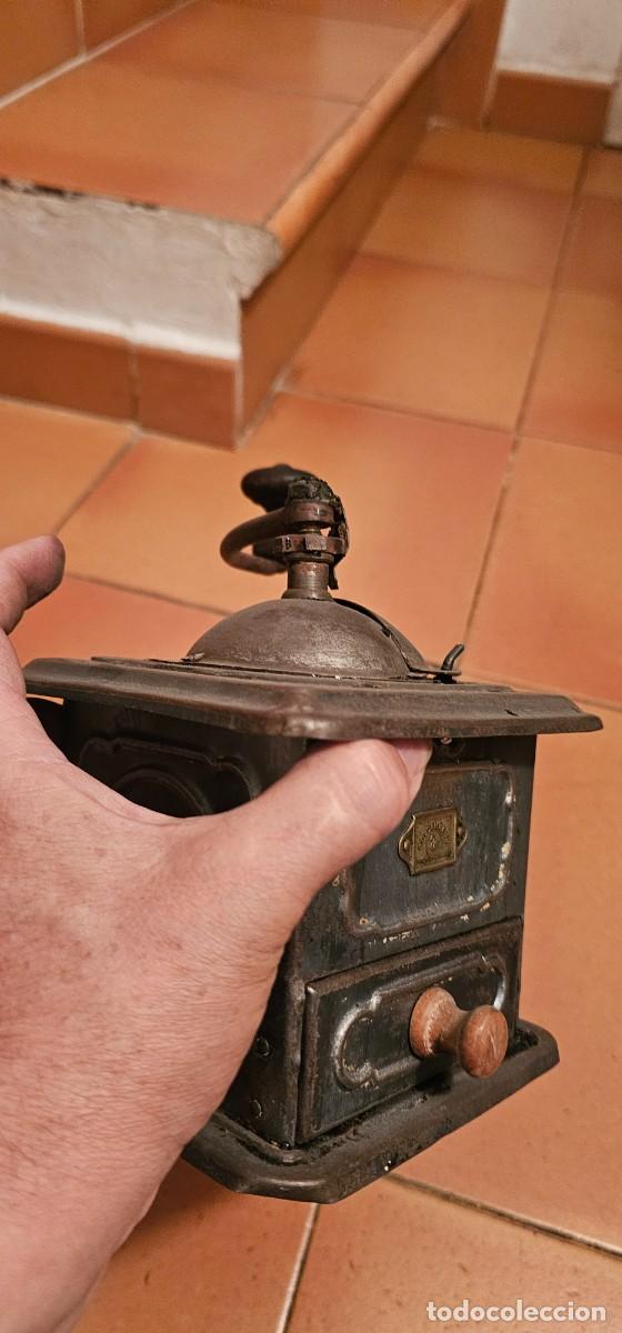 Antig&uuml;edades: Muy antiguo molinillo de cafe hierro - Foto 4