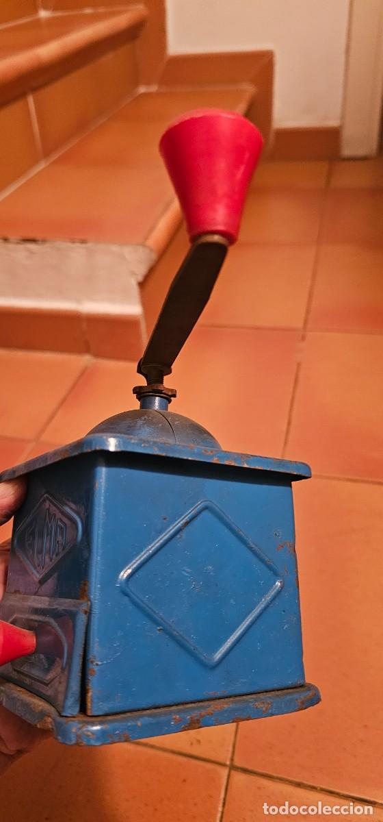 Antig&uuml;edades: Muy antiguo molinillo de cafe hierro - Foto 3