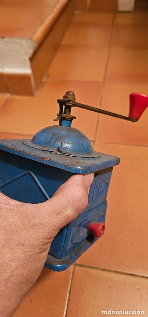 Antig&uuml;edades: Muy antiguo molinillo de cafe hierro - Foto 4
