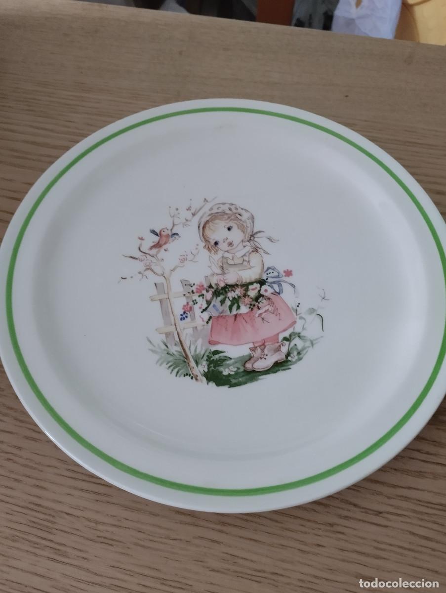 Antig&uuml;edades: plato de ceramica de segovia colores inalterables 1861 ni&ntilde;a con pajaros y flores con borde verde