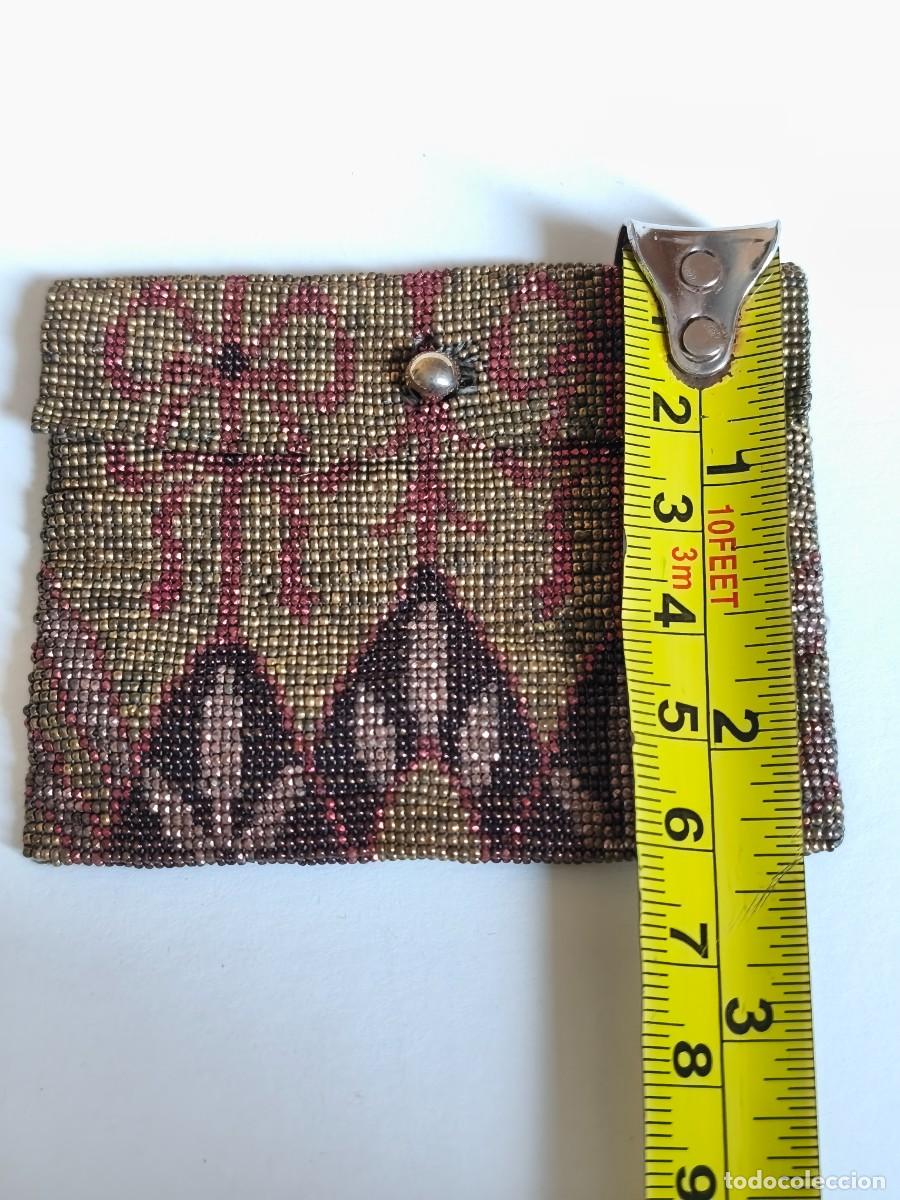 Antig&uuml;edades: PEQUE&Ntilde;O MONEDERO ART DECO A&Ntilde;O 20-30 CON CUENTA EN METAL DE COLORES