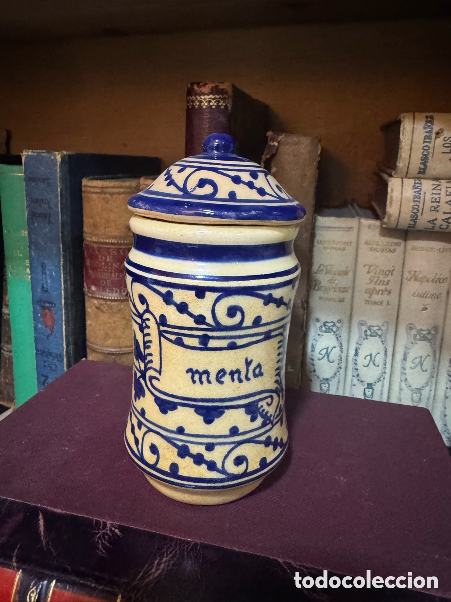 Antig&uuml;edades: Bote estilo farmacia de cer&aacute;mica menta