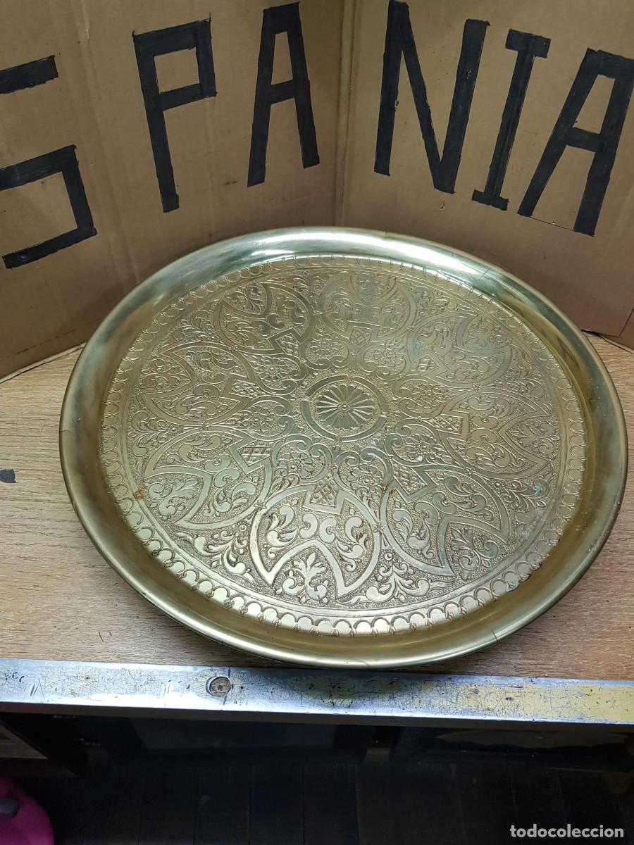 Antig&uuml;edades: ANTIGUA BANDEJA ARABE DE BRONCE - Foto 1