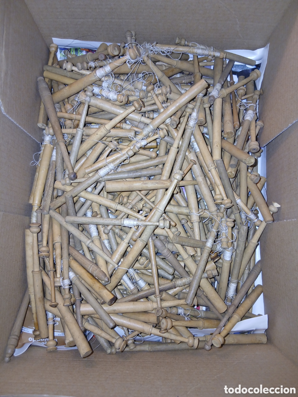 Antig&uuml;edades: Lote de bolillos de madera de boj