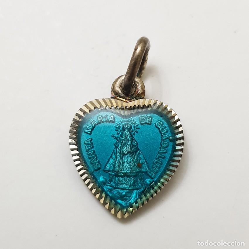 Antig&uuml;edades: ANTIGUA MEDALLA CORAZ&Oacute;N Virgen SANTA MAR&Iacute;A DE GUADALUPE Esmalte Azul Trasl&uacute;cido Vintage