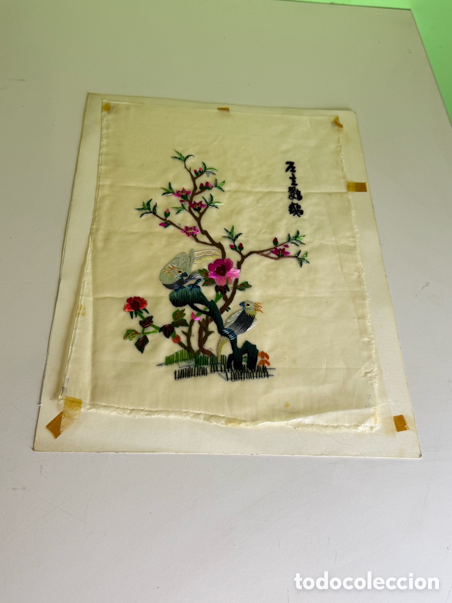 Antig&uuml;edades: Bordado chino sobre seda con aves y flores orientales. Primera mitad siglo XX