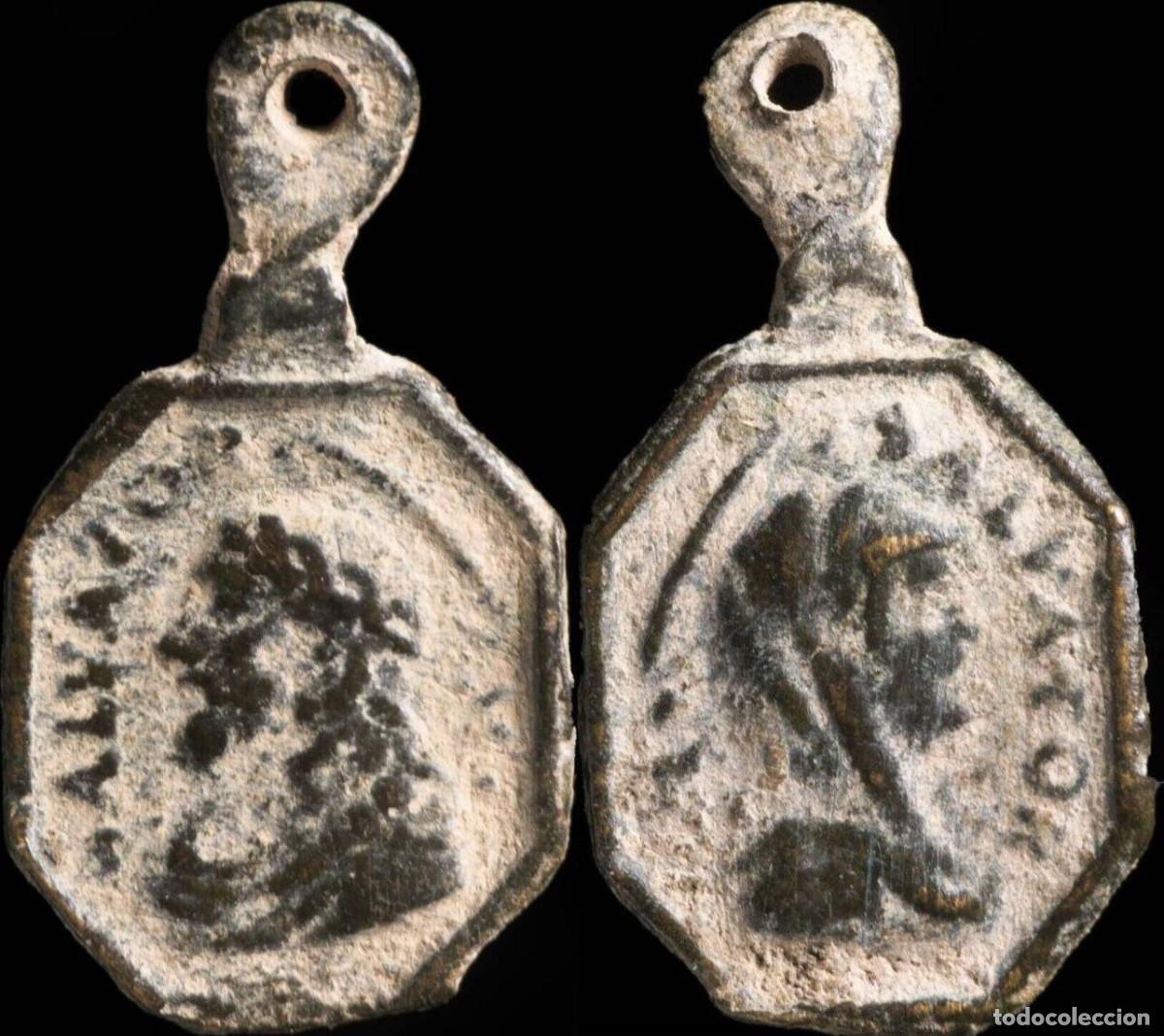 Antig&uuml;edades: Medalla Siglos XVI-XVIII, Cristo Salvatoris / Mater Salvatoris - 22x13 mm.