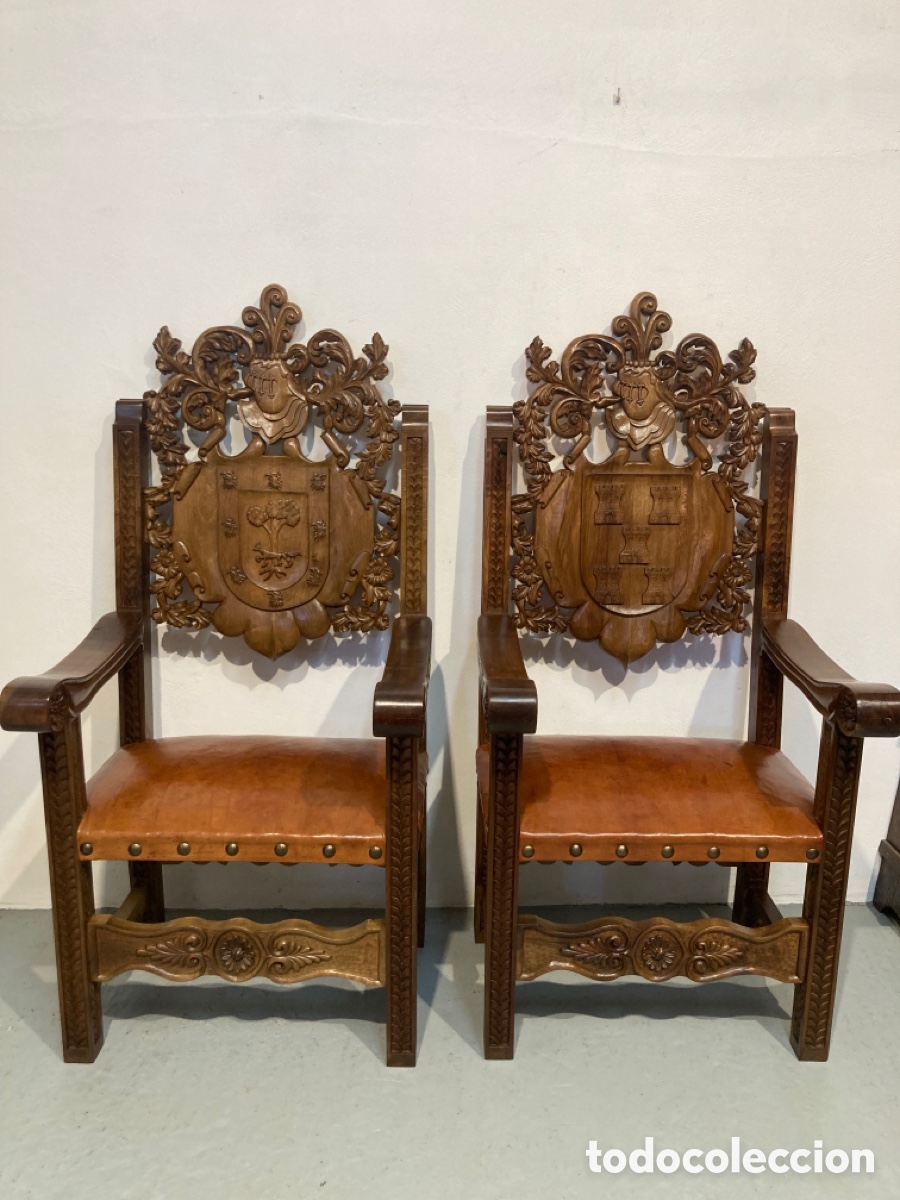 Antig&uuml;edades: Pareja de sillones tallados en nogal