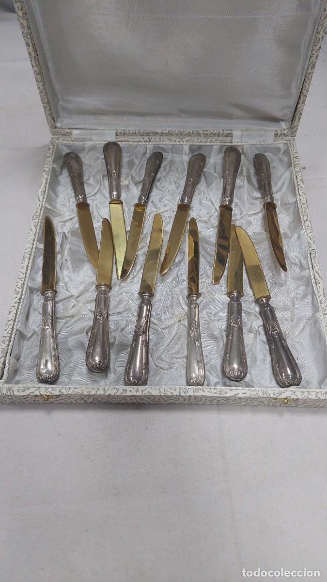 Antig&uuml;edades: Magn&iacute;fico juego de cuchillos de plata con punta en lat&oacute;n sobredorado