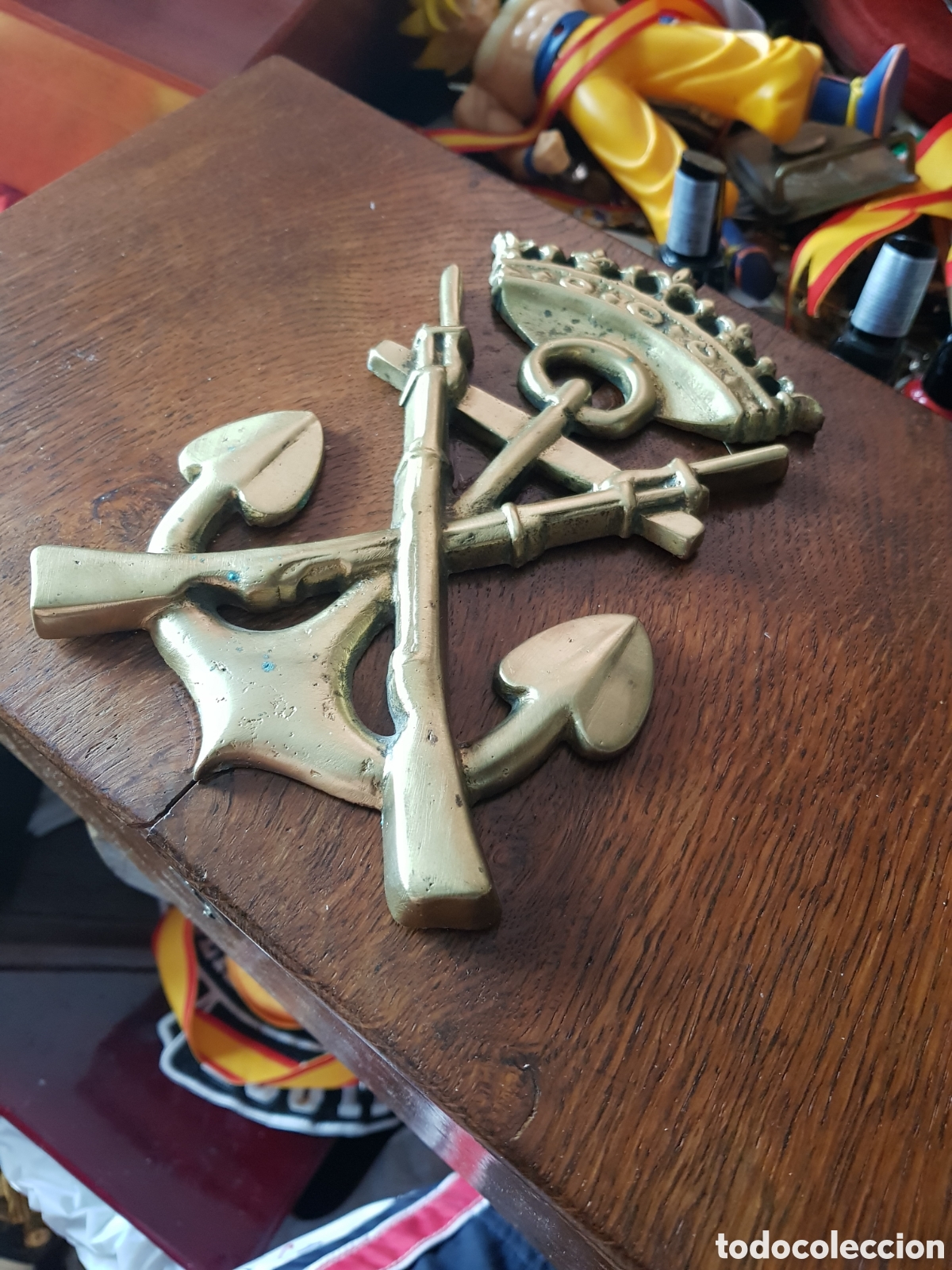 Antig&uuml;edades: ANTIGUA CAJA DE MADERA CON ESCUDO DE BRONCE DE INFANTER&Iacute;A DE MARINA