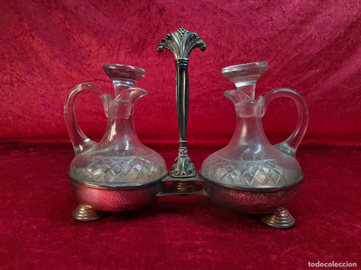 Antig&uuml;edades: VINAGRERA DOBLE EN PLATA Y CRISTAL TALLADO. SIGLO XX